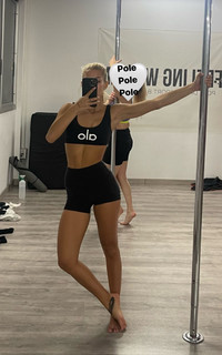 Jessica Goicoechea feet photo thumbnail