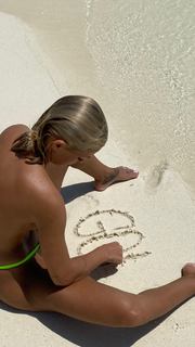 Jessica Goicoechea feet photo thumbnail