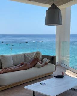 Jessica Goicoechea feet photo thumbnail