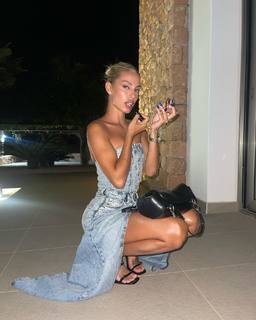 Jessica Goicoechea feet photo thumbnail