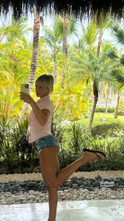 Jessica Goicoechea feet photo thumbnail