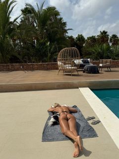 Jessica Goicoechea feet photo thumbnail