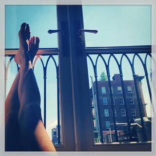 Jessica Gomes feet photo thumbnail