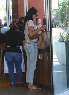Jessica Gomes feet photo thumbnail