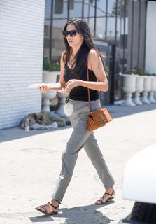 Jessica Gomes feet photo thumbnail