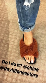 Jessica Gomes feet photo thumbnail