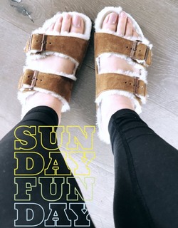 Jessica Gomes feet photo thumbnail