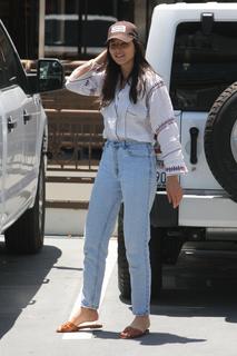 Jessica Gomes feet photo thumbnail