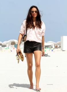 Jessica Gomes feet photo thumbnail
