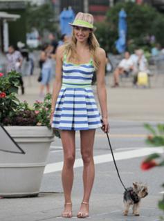 Jessica Hart feet photo thumbnail