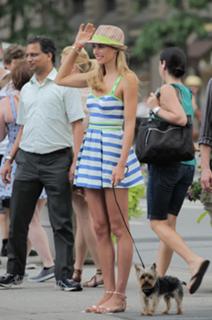Jessica Hart feet photo thumbnail