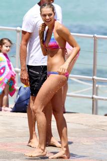 Jessica Hart feet photo thumbnail