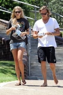 Jessica Hart feet photo thumbnail