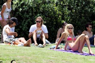 Jessica Hart feet photo thumbnail