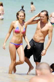 Jessica Hart feet photo thumbnail