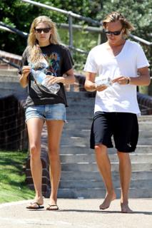 Jessica Hart feet photo thumbnail