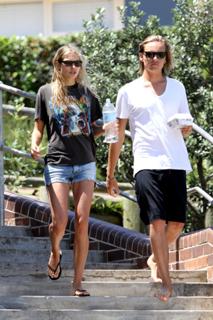 Jessica Hart feet photo thumbnail
