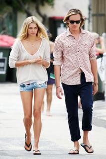Jessica Hart feet photo thumbnail