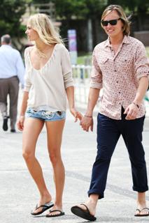 Jessica Hart feet photo thumbnail