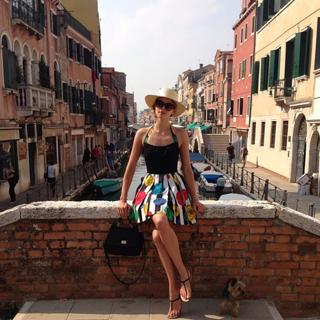 Jessica Hart feet photo thumbnail