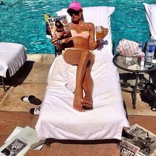 Jessica Hart feet photo thumbnail