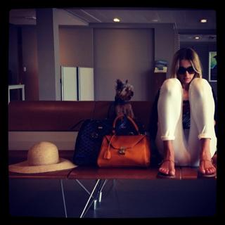 Jessica Hart feet photo thumbnail