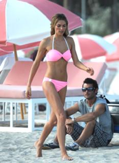 Jessica Hart feet photo thumbnail