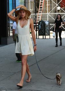 Jessica Hart feet photo thumbnail