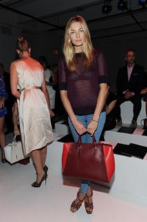 Jessica Hart feet photo thumbnail
