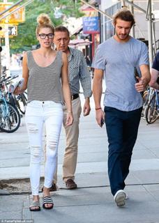 Jessica Hart feet photo thumbnail