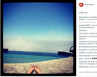 Jessica Hart feet photo thumbnail