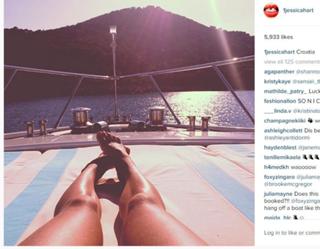 Jessica Hart feet photo thumbnail