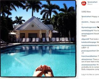 Jessica Hart feet photo thumbnail