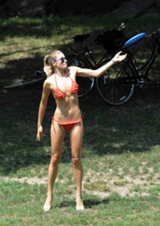 Jessica Hart feet photo thumbnail