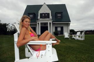 Jessica Hart feet photo thumbnail