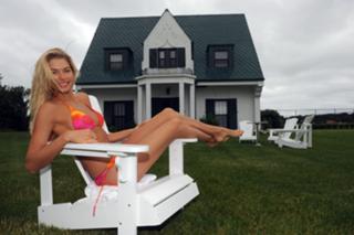 Jessica Hart feet photo thumbnail