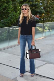 Jessica Hart feet photo thumbnail