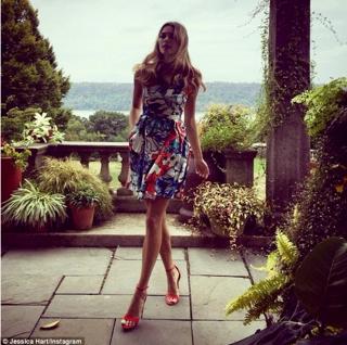 Jessica Hart feet photo thumbnail