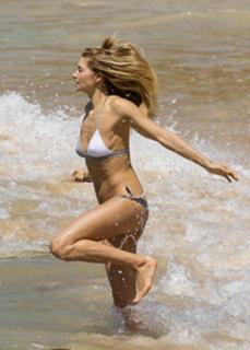 Jessica Hart feet photo thumbnail