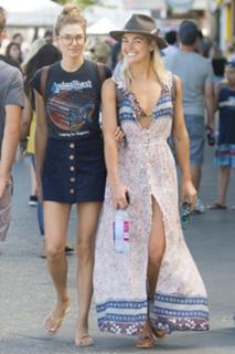 Jessica Hart feet photo thumbnail