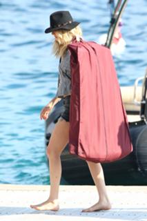 Jessica Hart feet photo thumbnail
