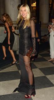 Jessica Hart feet photo thumbnail