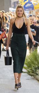 Jessica Hart feet photo thumbnail