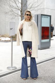 Jessica Hart feet photo thumbnail