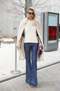 Jessica Hart feet photo thumbnail