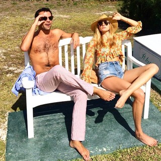 Jessica Hart feet photo thumbnail