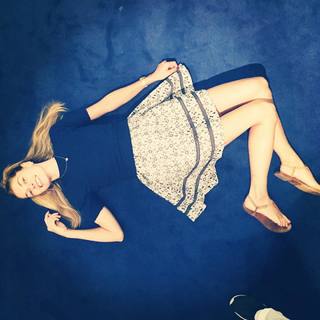 Jessica Hart feet photo thumbnail