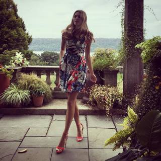 Jessica Hart feet photo thumbnail
