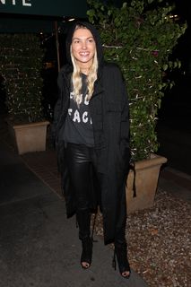 Jessica Hart feet photo thumbnail