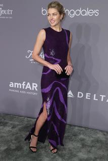 Jessica Hart feet photo thumbnail